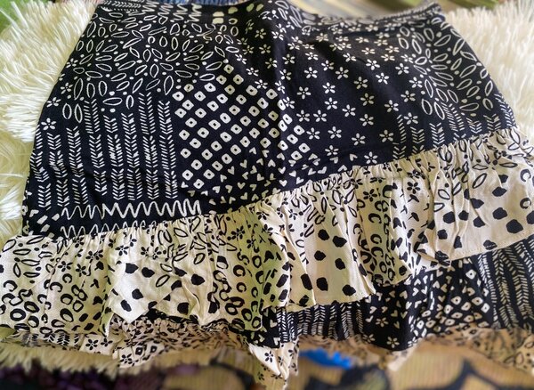 Jupe bohème à volants noirs