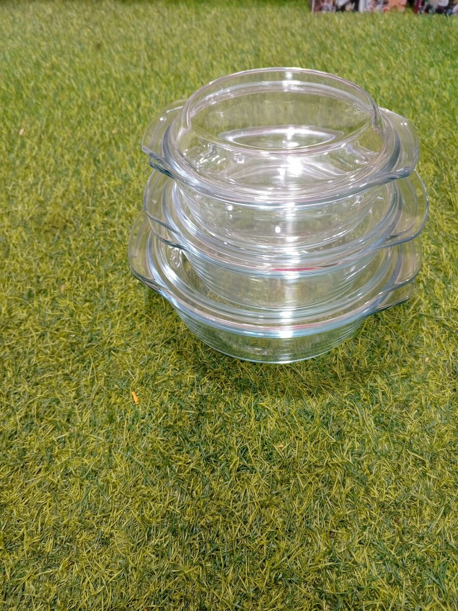 Pyrex glass bowls