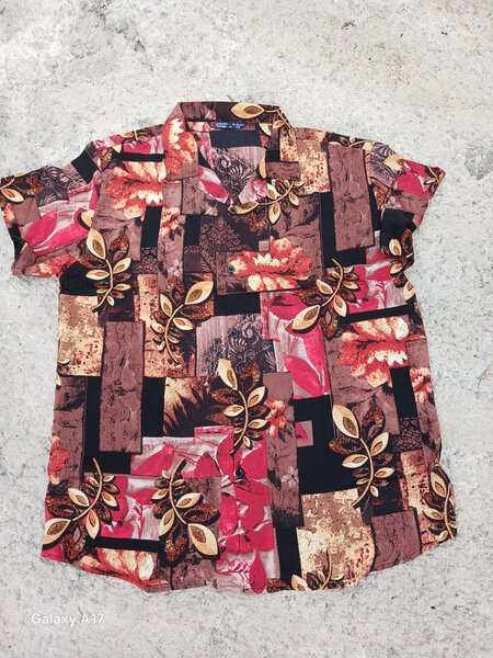 Chemises hawaïennes colorées