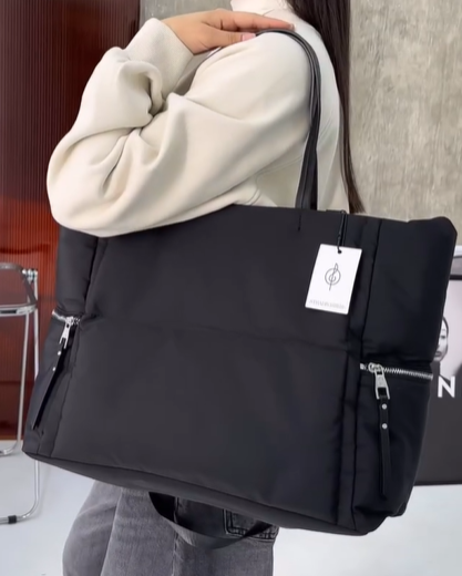 Вместительная сумка от STRADIVARIUS черная