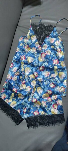 Ensemble en satin fleuri