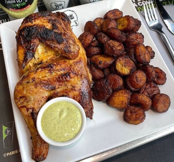 Demi poulet grillé avec alloco