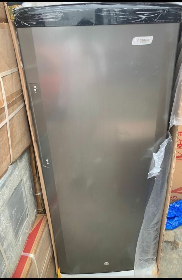 Congélateur vertical moderne