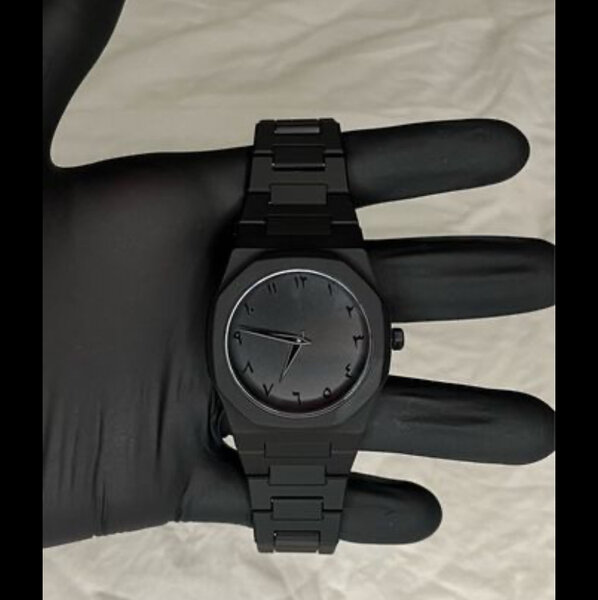 Montre Noire Minimaliste