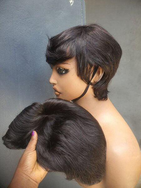 Perruque courte naturelle