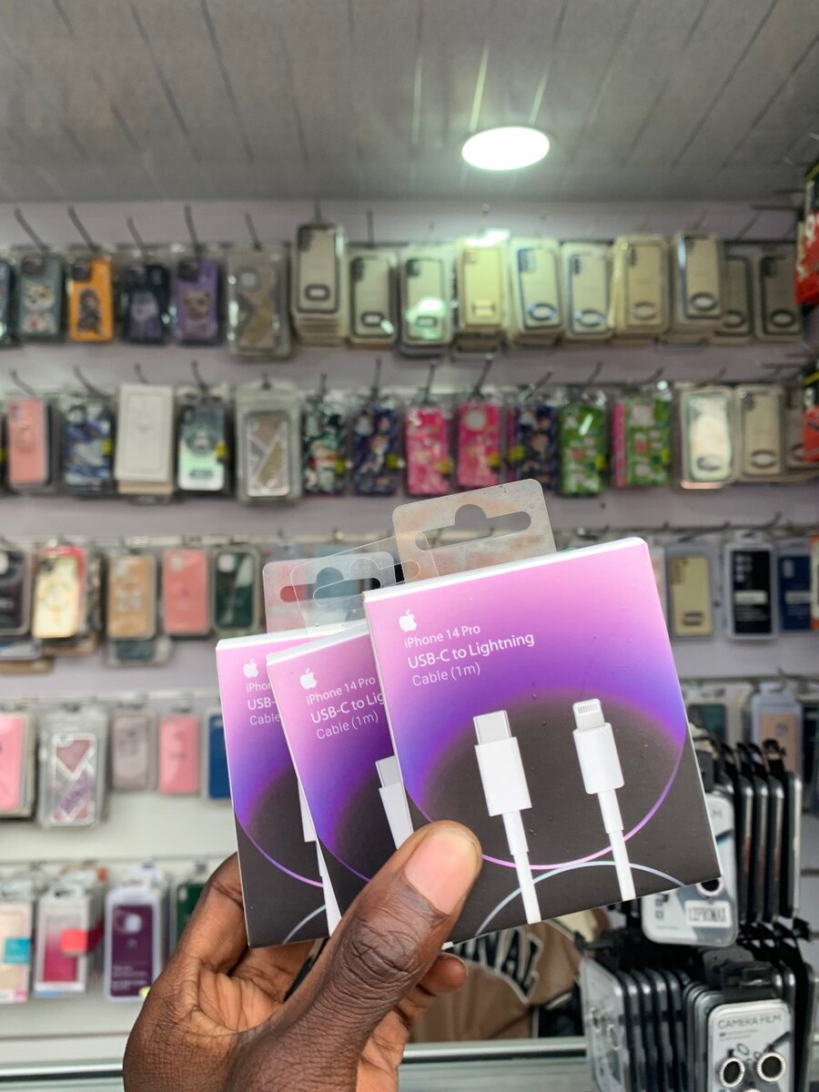 Usb c to lightening (iphone)