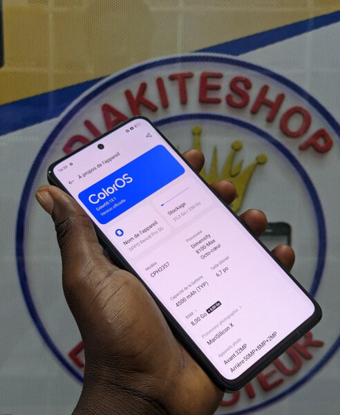 Smartphone OPPO moderne