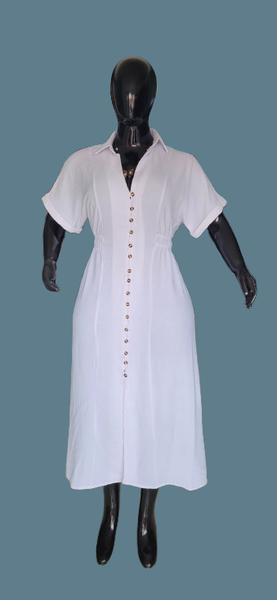 Robe blanche boutonnée élégante