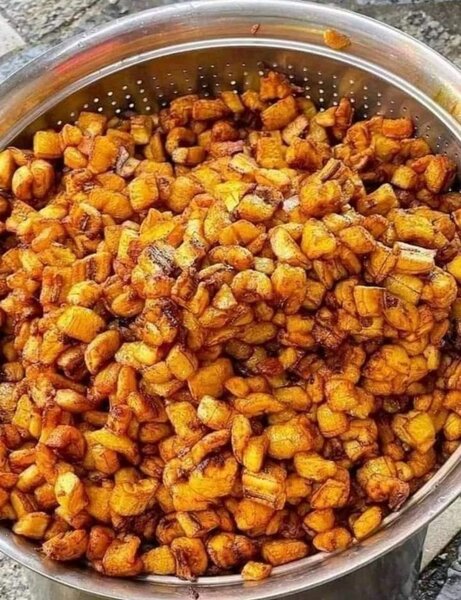 Cubes de plantain frit