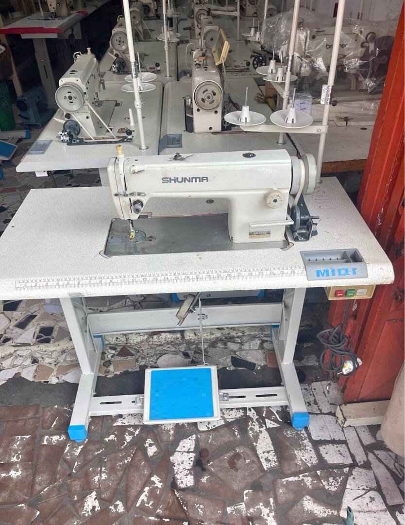 Machine à coudre industrielle