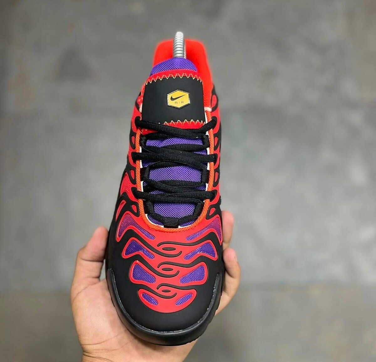 Baskets mode air rouge et noir