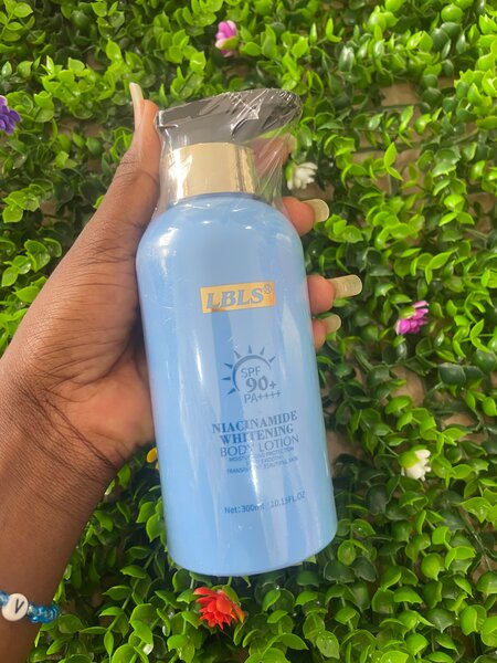 Lotion Corps niacinamideSPF90+