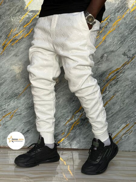 Jogging blanc élégant homme