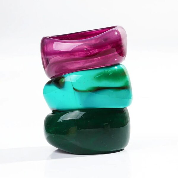 Bracelets en résine colorés