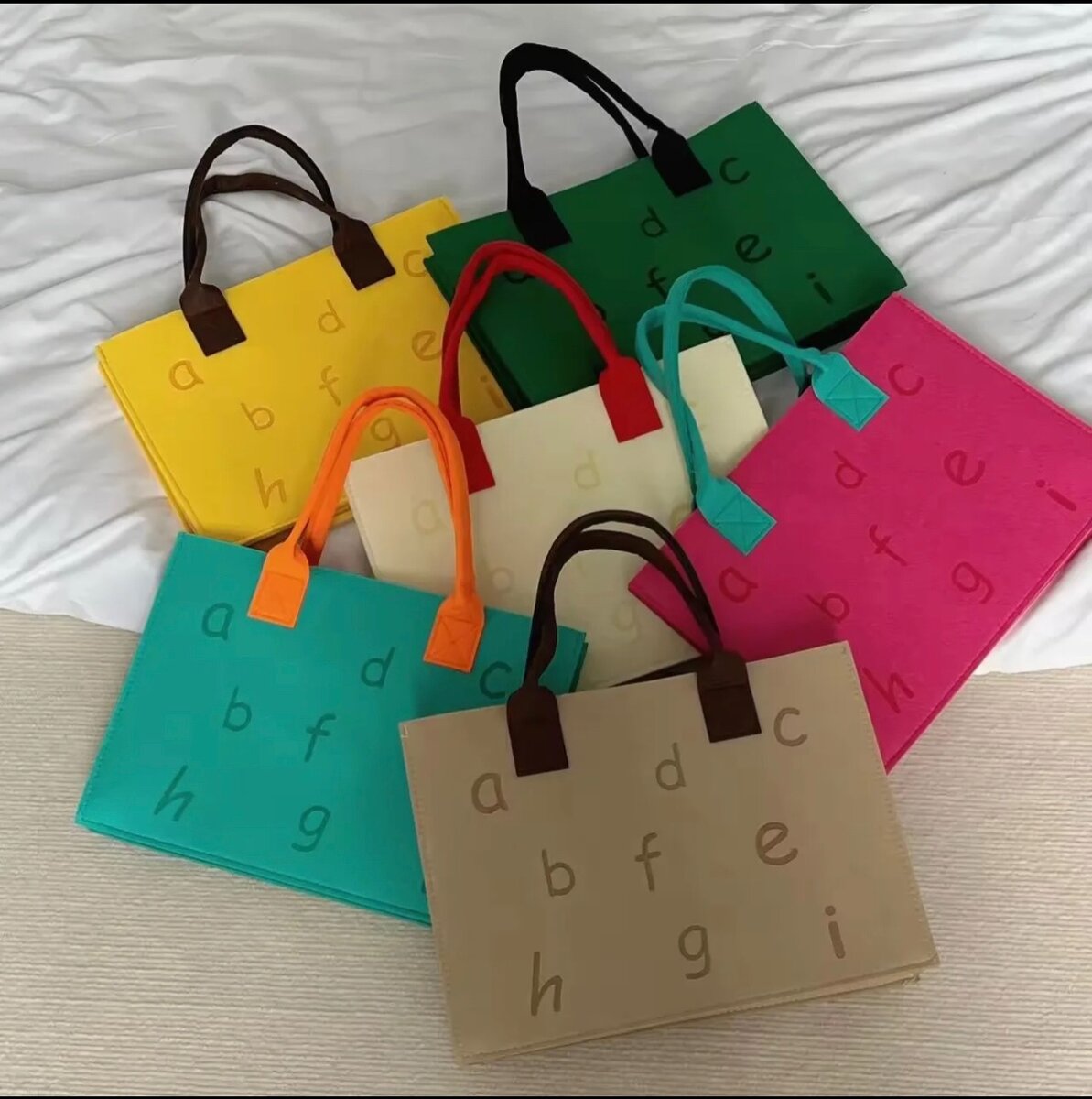 Tote liquid absorptive bag