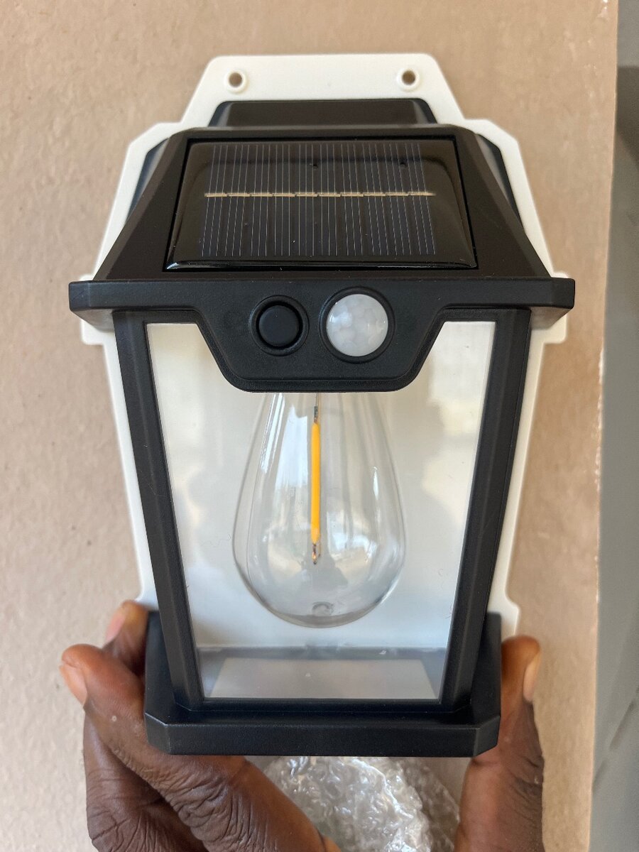 Lampe murale solaire extérieure