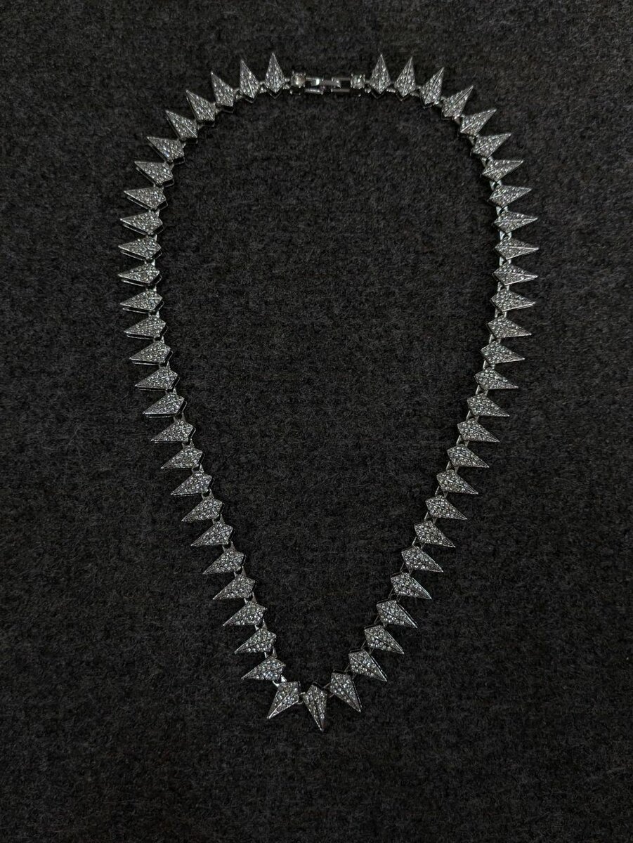 Collier à pointes étincelant