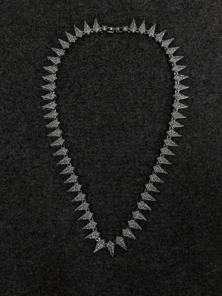 Collier à pointes étincelant