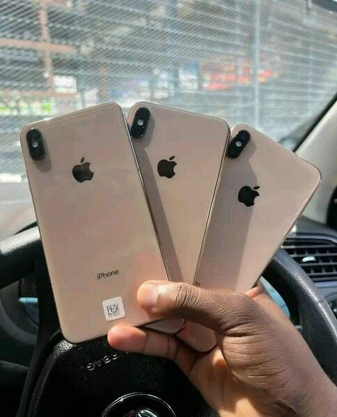 iPhone emblématique doré