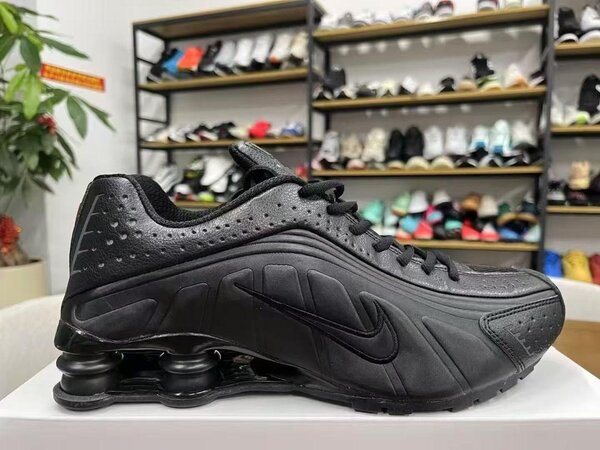 Basket noire pour homme