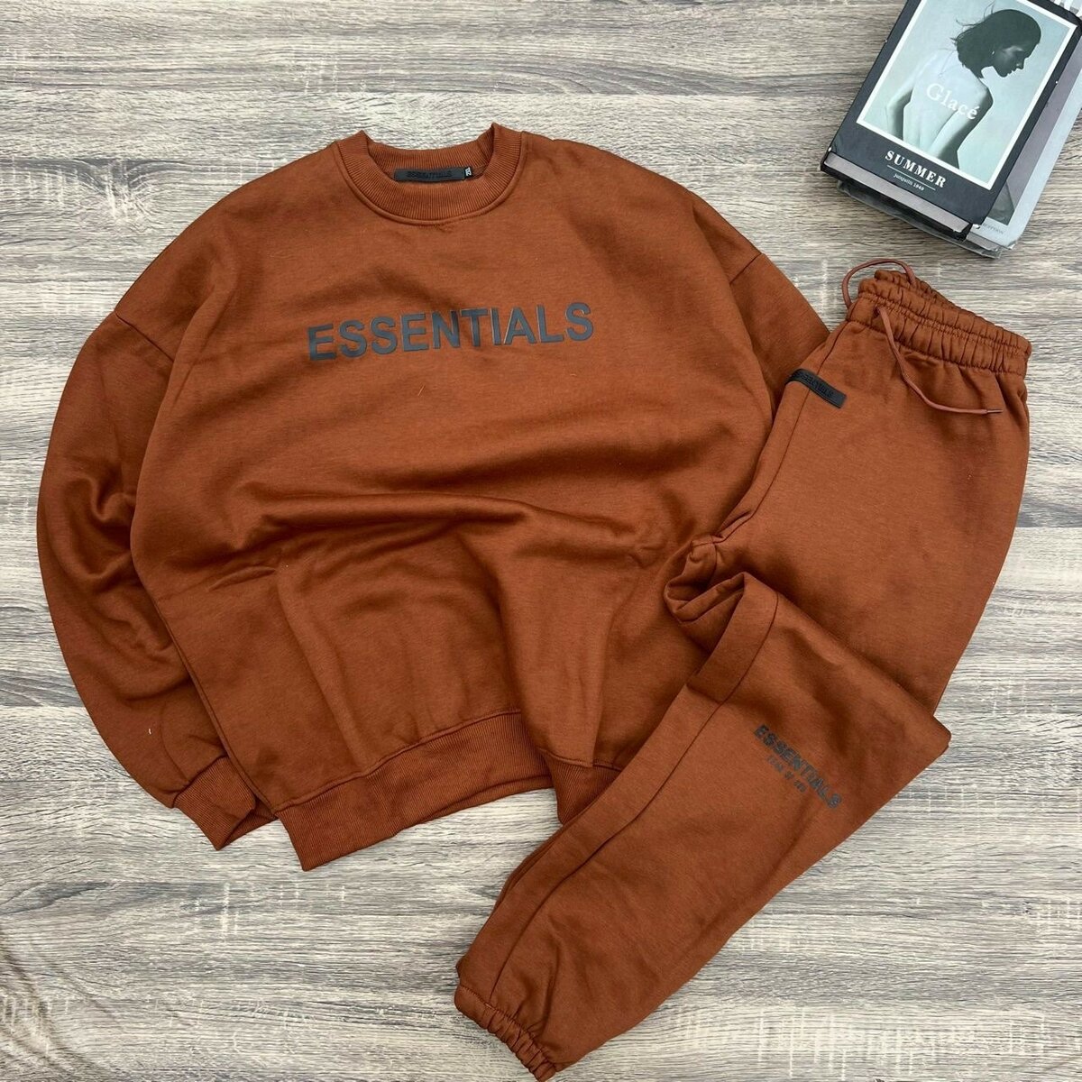 ESSENTIALS TOP AND DOWN