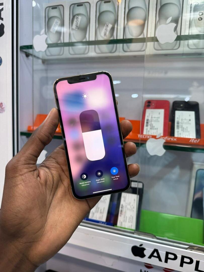 iPhone 12pro 128giga casineuf très propre