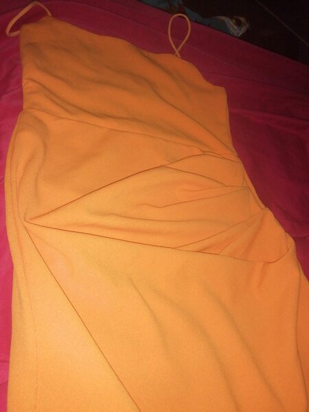 Robe élégante jaune vif