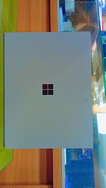 Microsoft Surface Laptop 13.8"