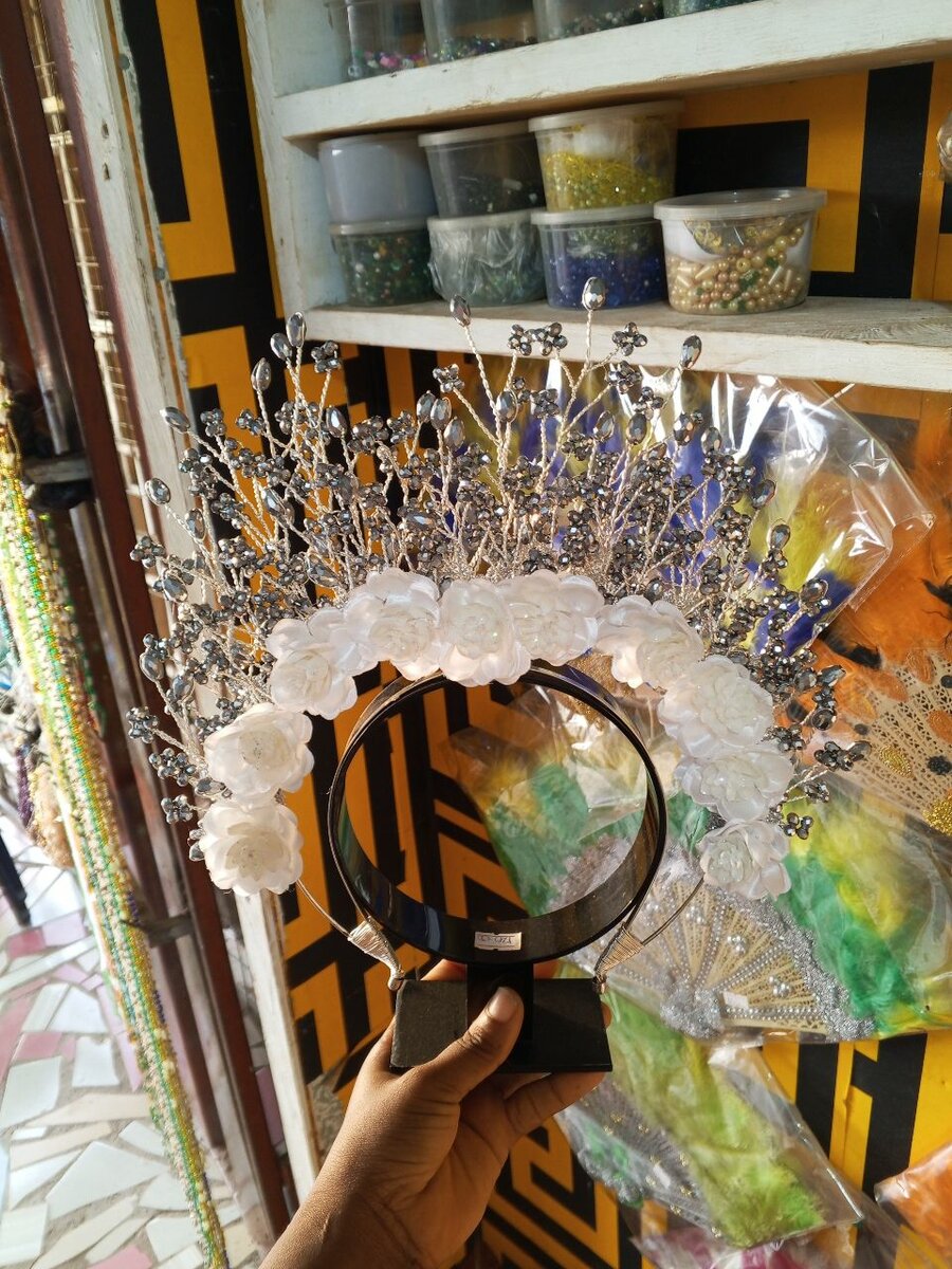 Tiara headpiece