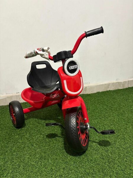 Tricycle coloré enfant