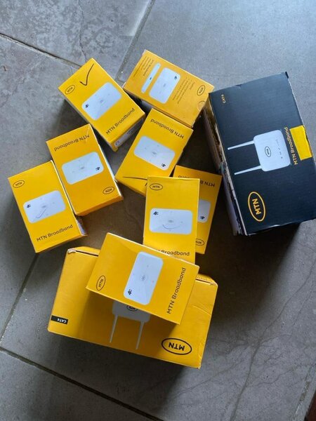 Universal 4G broadband router