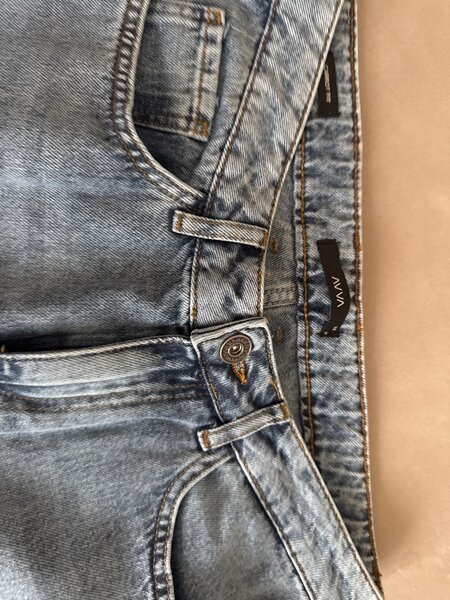 Джинсы LVVL