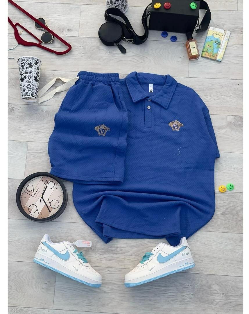 Ensemble sportif bleu élégant