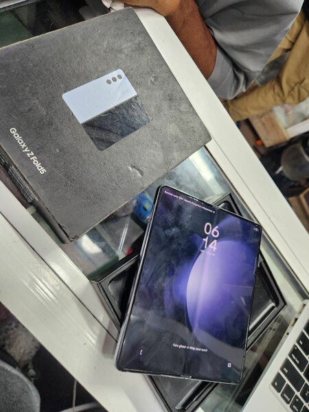 Samsung Galaxy Z fold 5 256gig