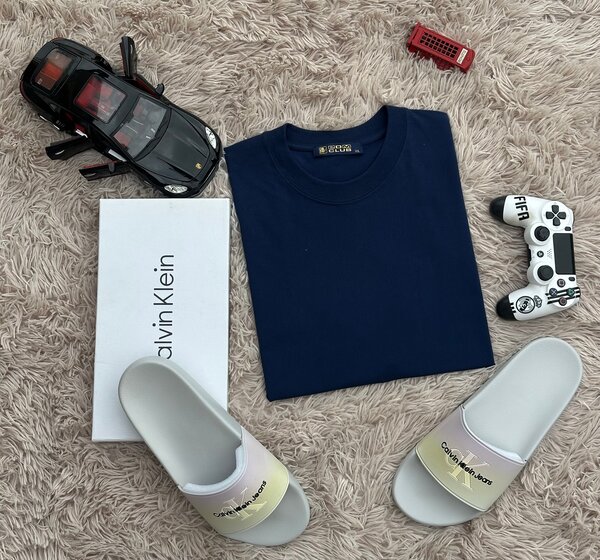 T-shirt et Claquettes Homme