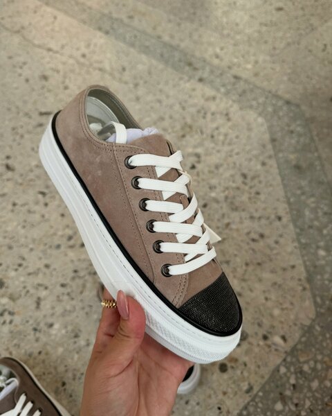 Стильные качественные кроссовки