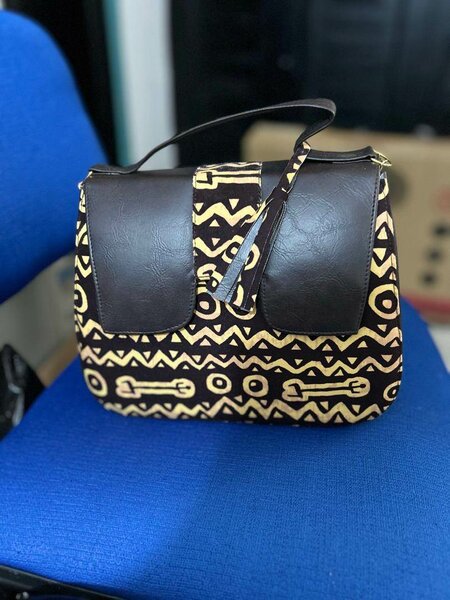 Sac à main en cuir et tissu