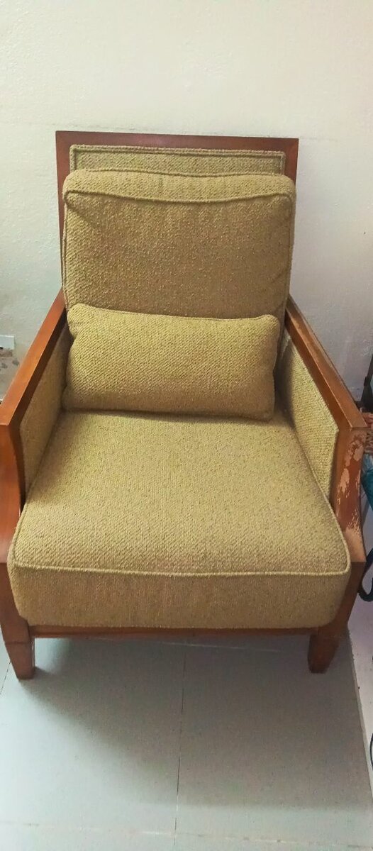 Fauteuil en bois rembourré