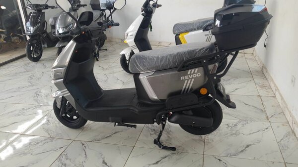 Scooter électrique Revvo