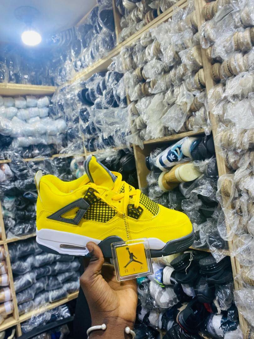 Baskets mode logotypées