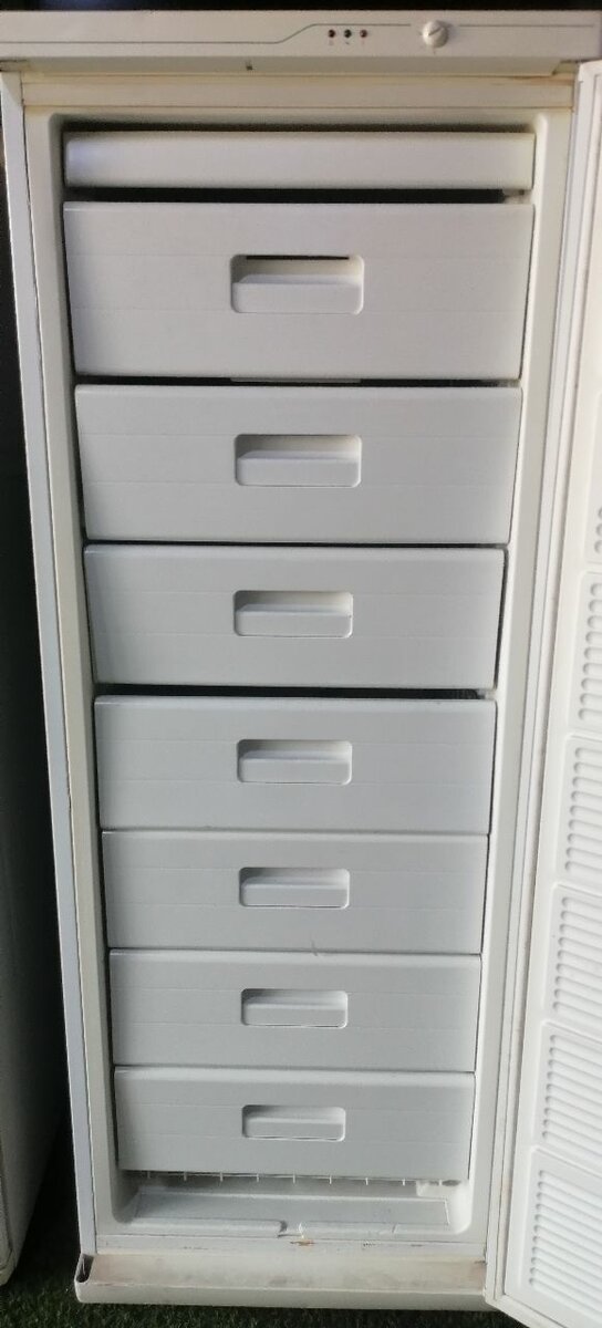 Chest refrigerator and freezer