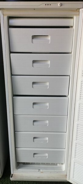 Chest refrigerator and freezer