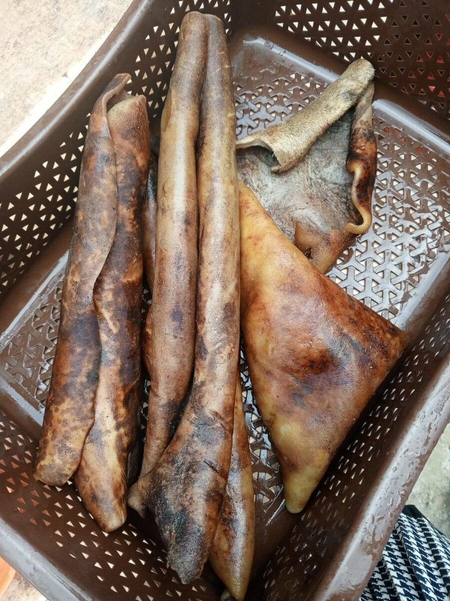 Kplo ( peau de bœuf nettoyé et fumé)