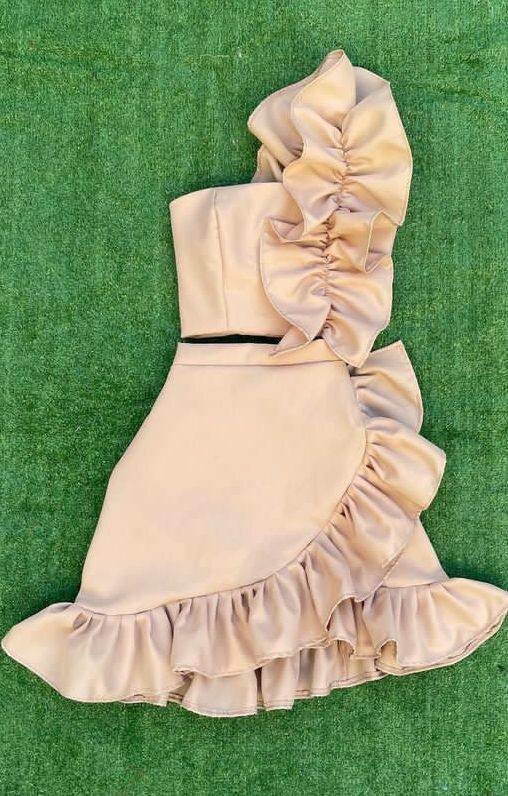 Robe élégante avec volants