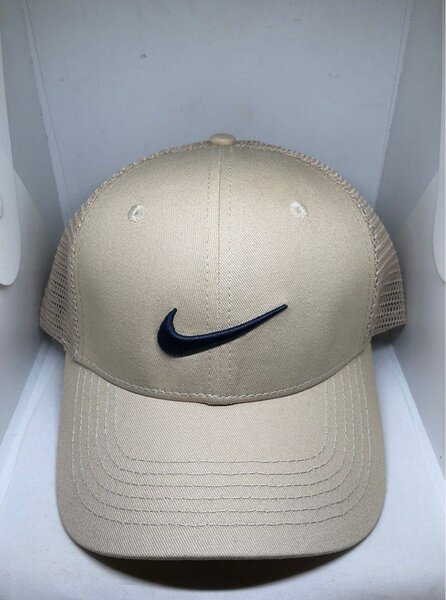 Casquette beige Nike unisexe