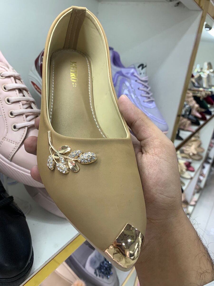 Ladies Pump Cream Color