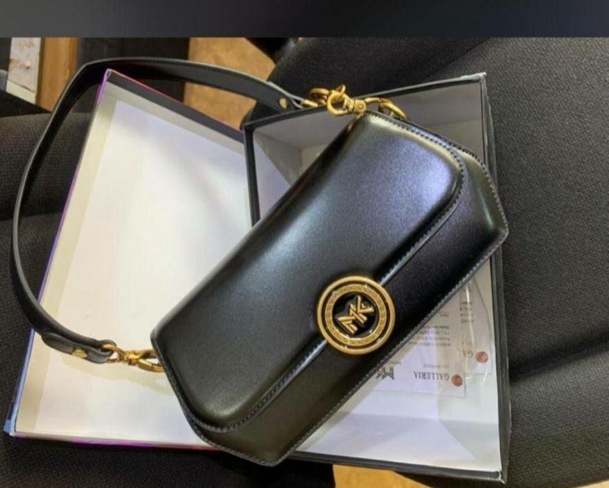 Stylish bag for high value women