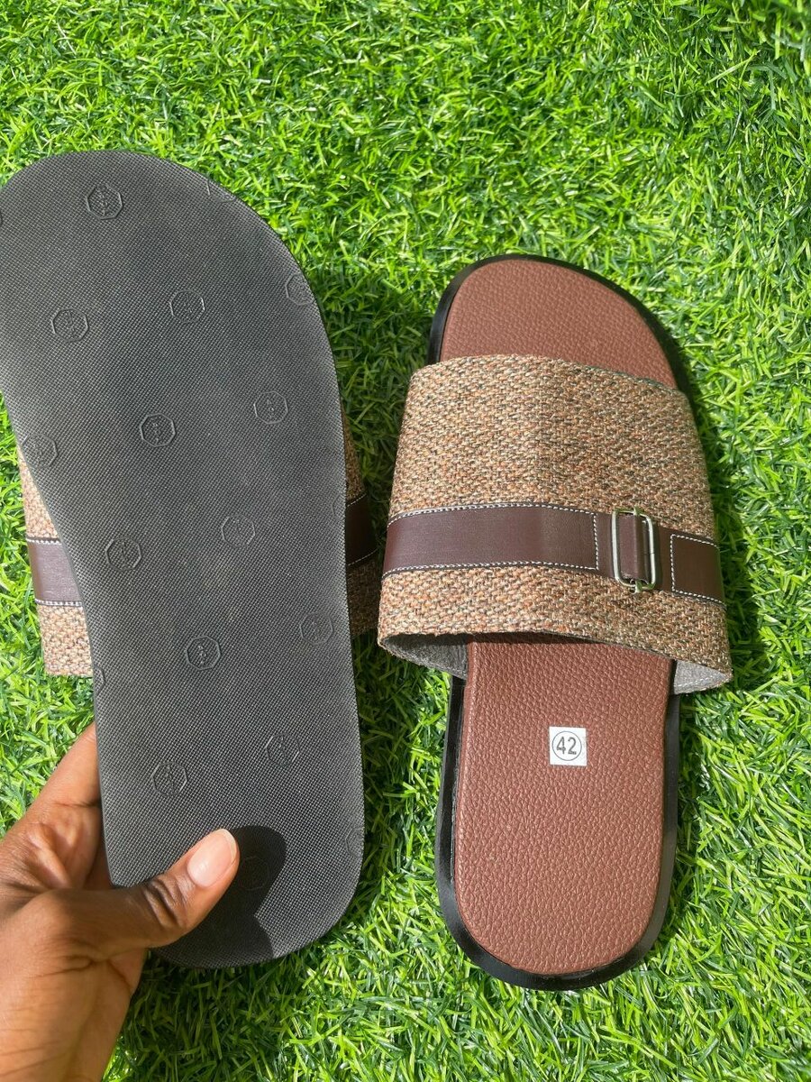 Tongs décontractées en paille