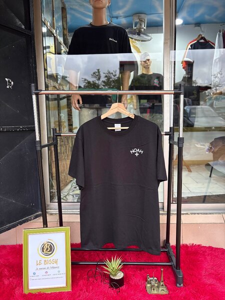 T-shirt noir NOAH
