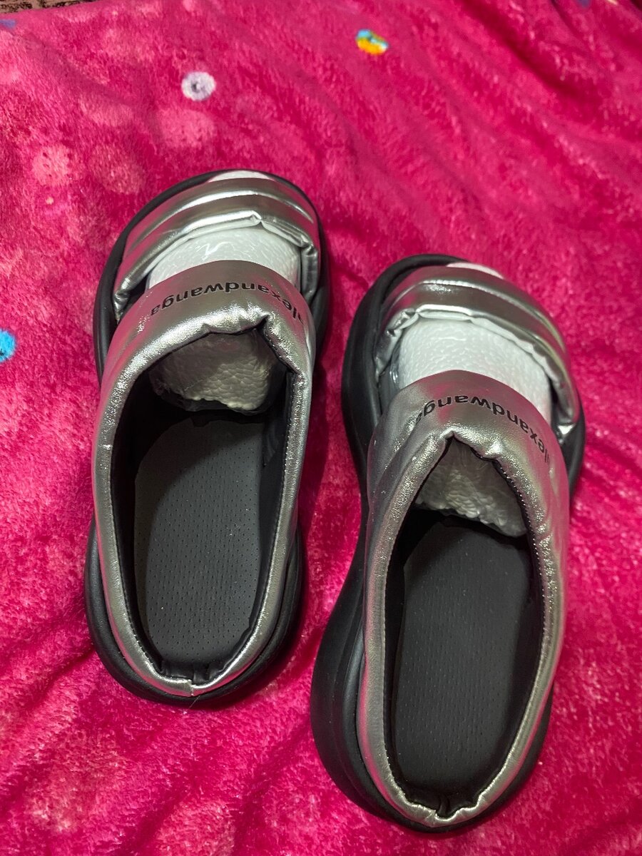 Sandales argentées élégantes